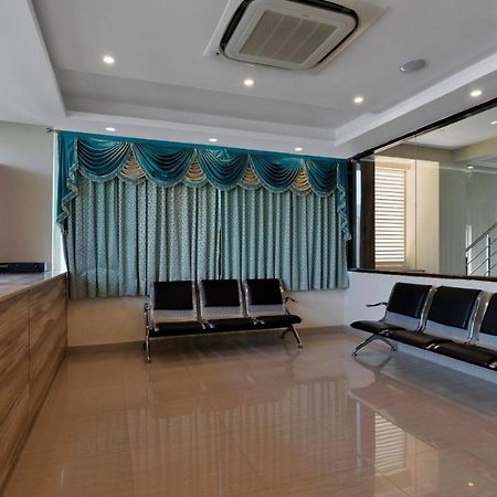 Collection O Gravity Hotel Hyderabad Exterior photo