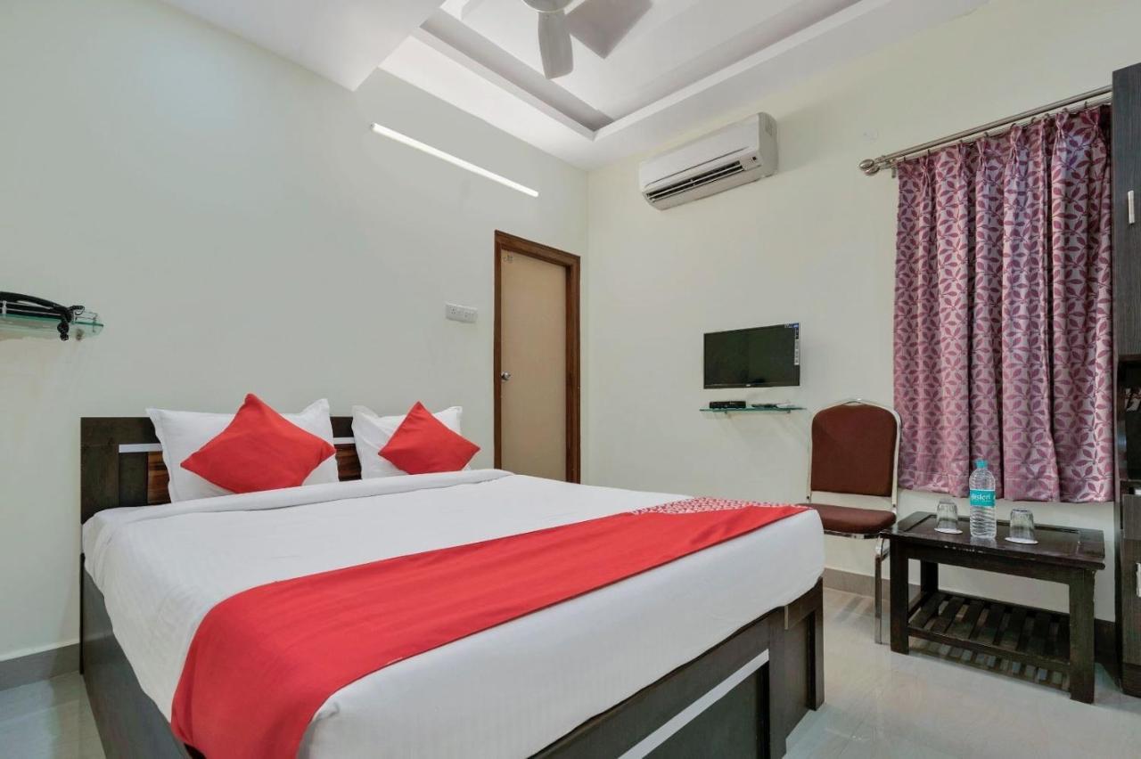 Collection O Gravity Hotel Hyderabad Exterior photo